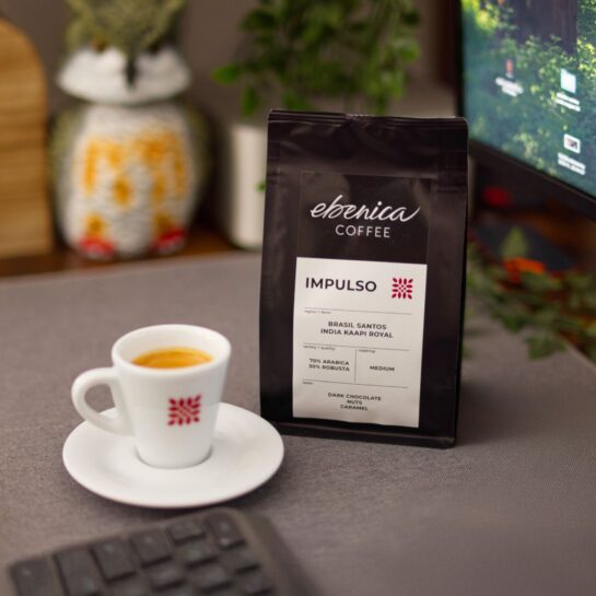 šálka na espresso a káva impulso