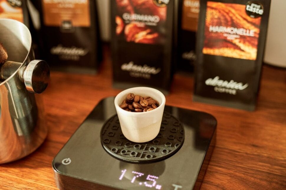 váženie kávy na espresso