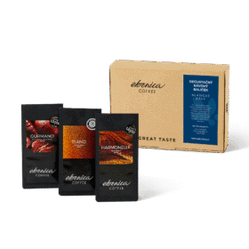 Degustačný balíček Klasické kávy od EBENICA COFFEE s kávami v popredí