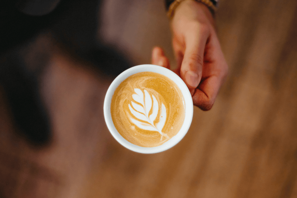 cappuccino v šálke