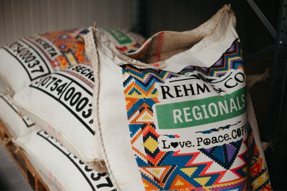 jutové vrecia so zelenou kávou