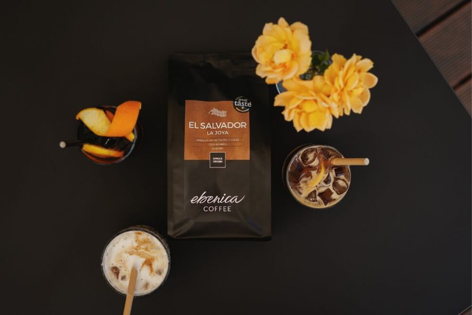 ľadové kávy a EBENICA El Salvador La Joya