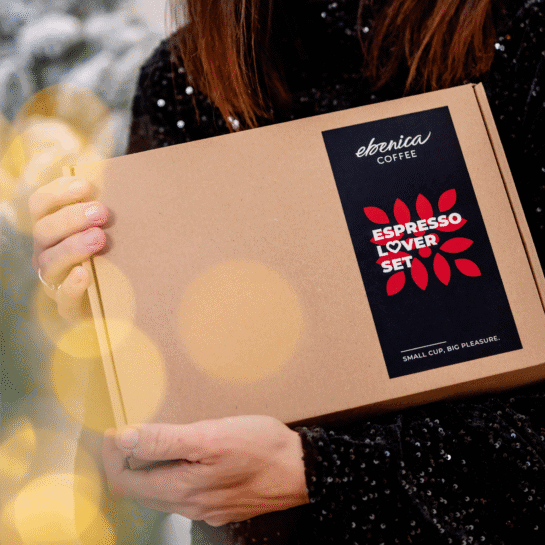 Espresso lover set v rukách