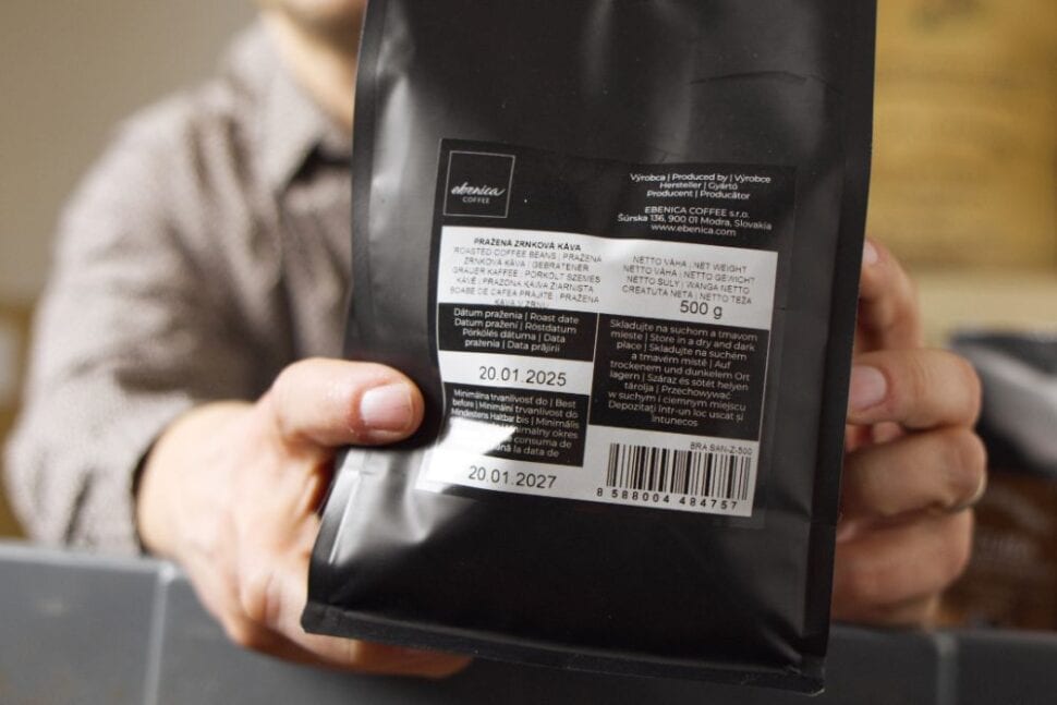 datum praženia na kave ilustračny